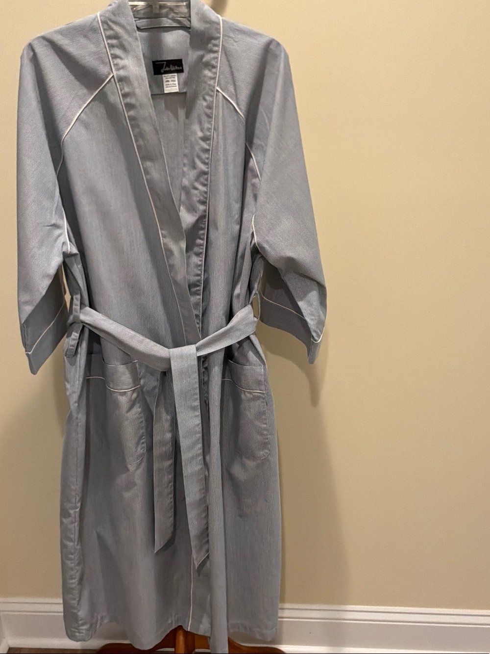 John Weitz blue/white pinstripe lounge/robe white piping front pockets  one size